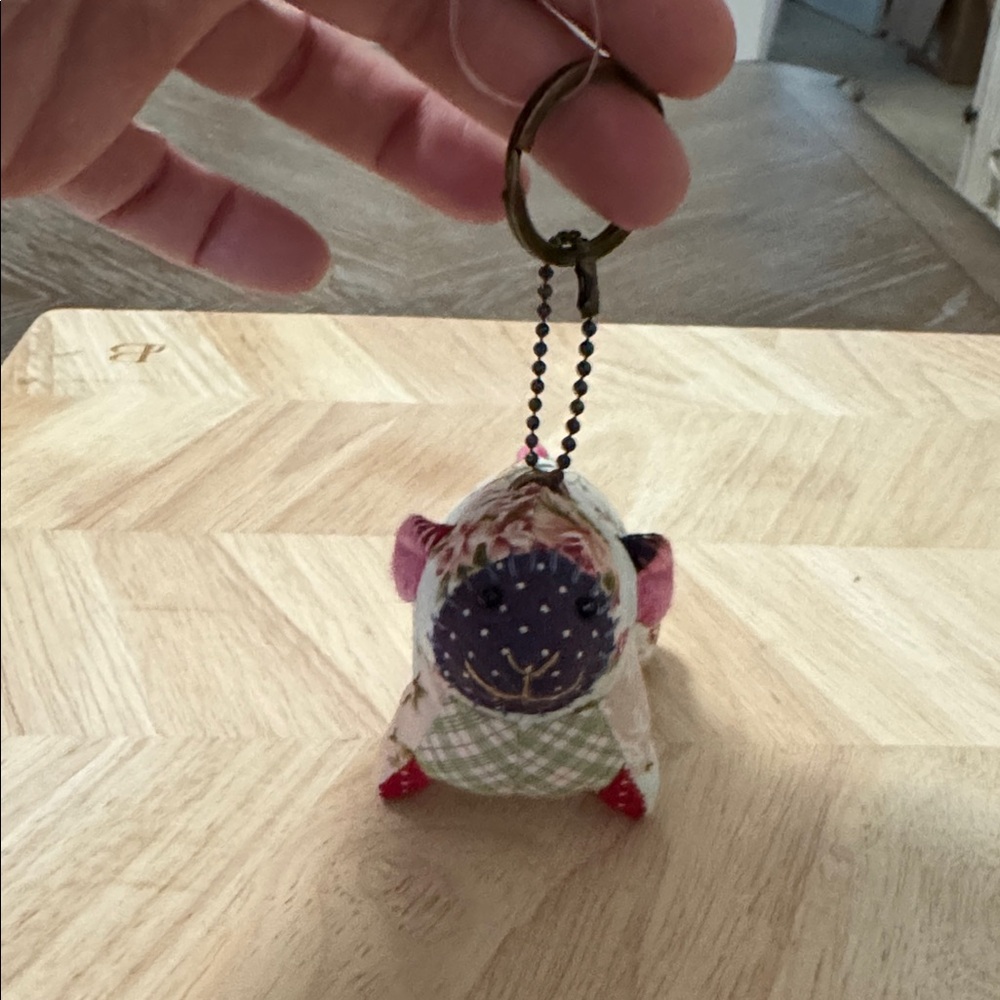 Handmade Floral Sheep Patchworks Keychain - Picture 3 of 5